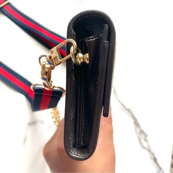 GUCCI GG Microguccissima wallet on Chain 💙❤️ - Picture 9 of 15